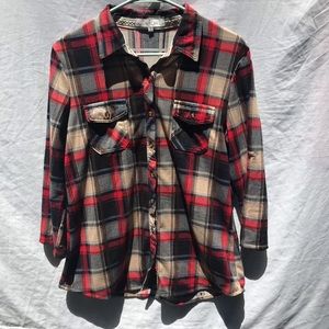 Women’s cropped sleeve flannel